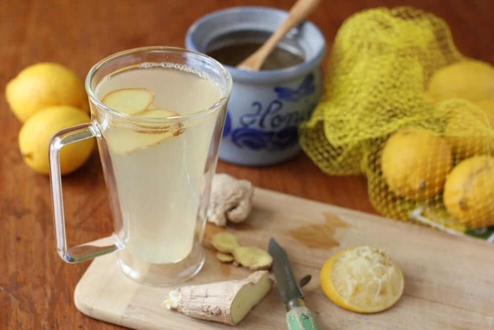 Limunada od đumbira s medom i limunovim sokom